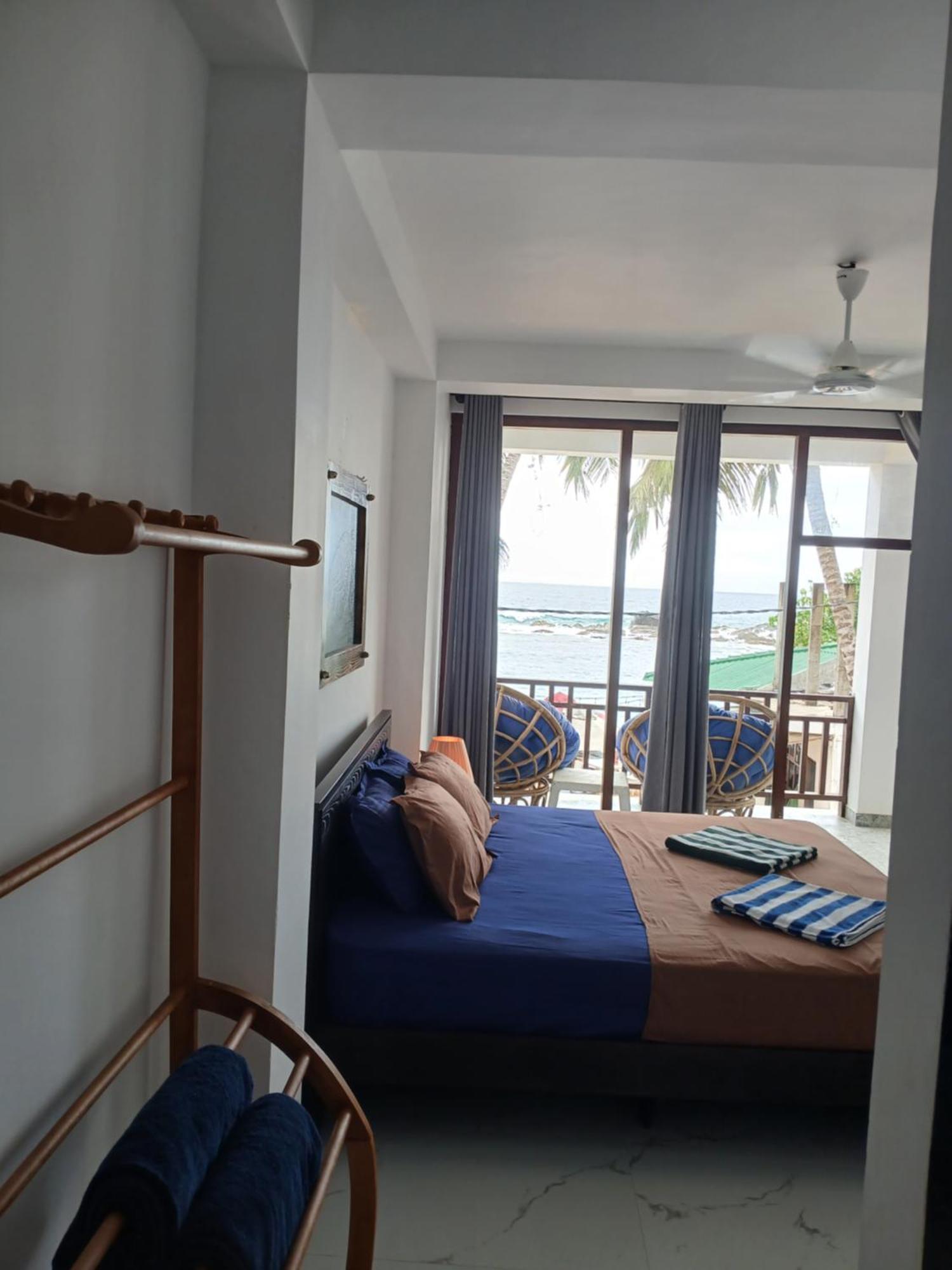 Turtle Beach House Batigama Quarto foto